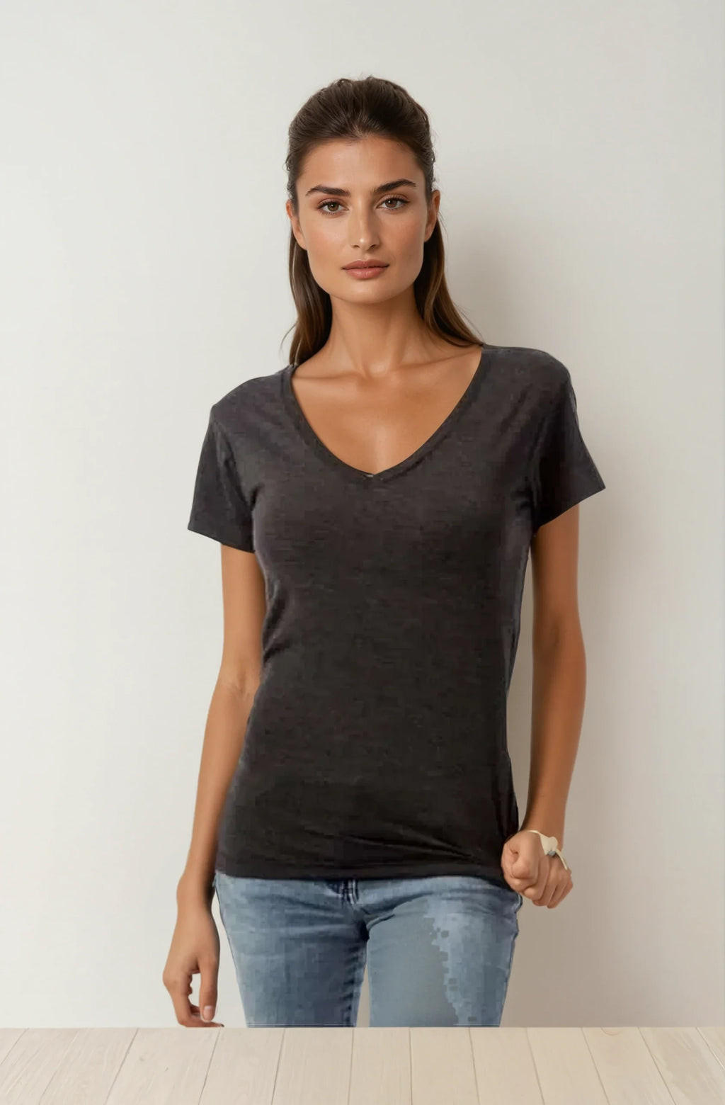 Wonder V-Neck